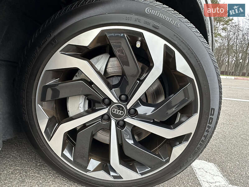 Внедорожник / Кроссовер Audi Q8 e-tron 2023 в Харькове