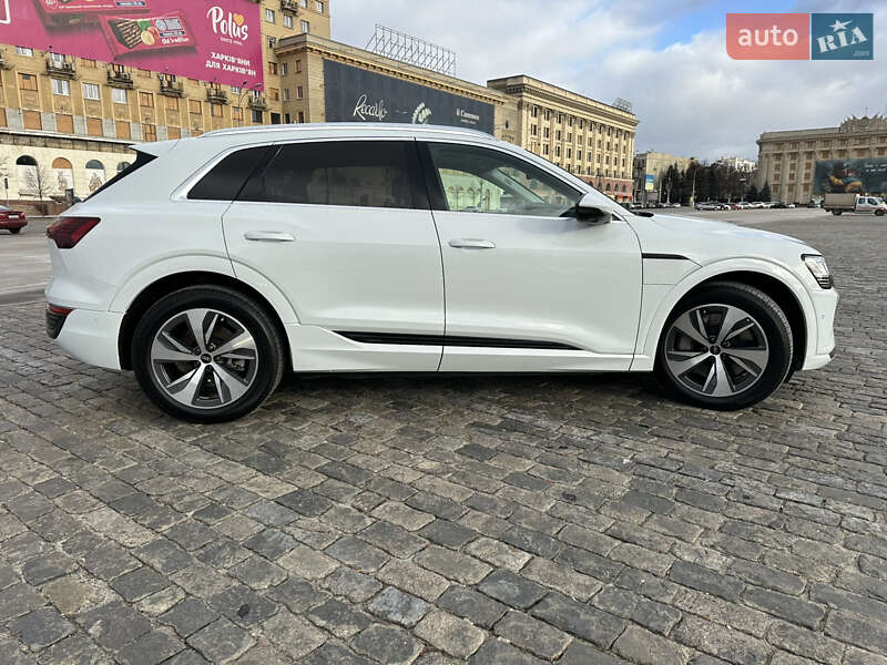 Внедорожник / Кроссовер Audi Q8 e-tron 2023 в Харькове