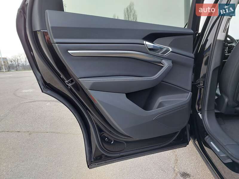 Внедорожник / Кроссовер Audi Q8 e-tron 2023 в Харькове