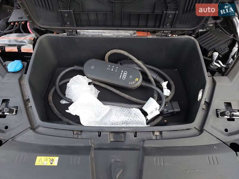 Внедорожник / Кроссовер Audi Q8 e-tron 2023 в Харькове