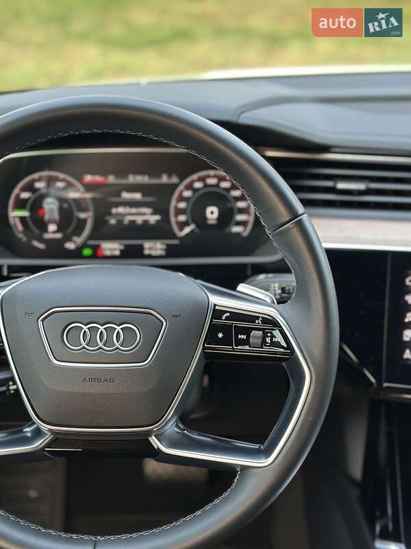 Внедорожник / Кроссовер Audi Q8 e-tron 2024 в Киеве