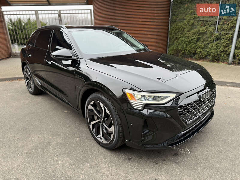 Внедорожник / Кроссовер Audi Q8 e-tron 2023 в Киеве