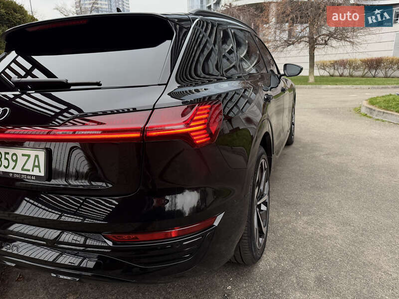 Внедорожник / Кроссовер Audi Q8 e-tron 2023 в Киеве