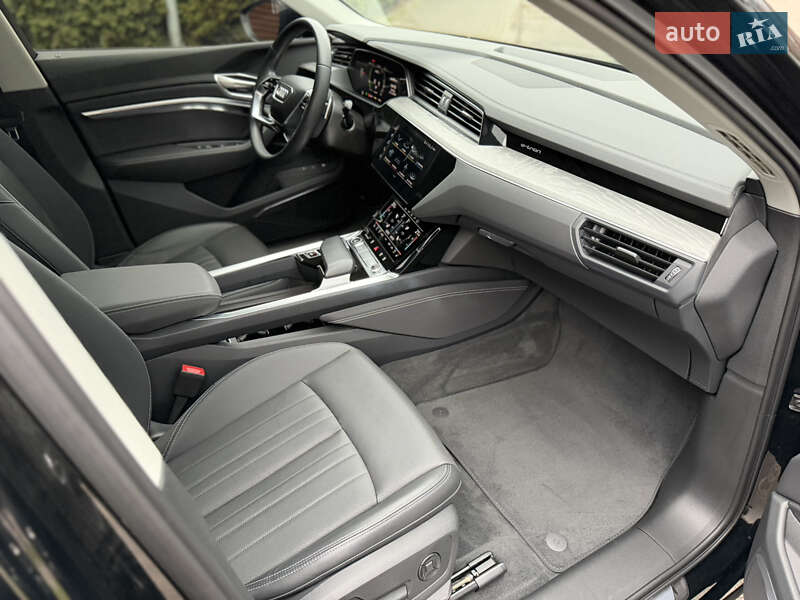 Внедорожник / Кроссовер Audi Q8 e-tron 2023 в Киеве