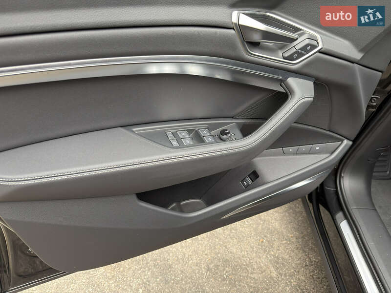 Внедорожник / Кроссовер Audi Q8 e-tron 2023 в Киеве