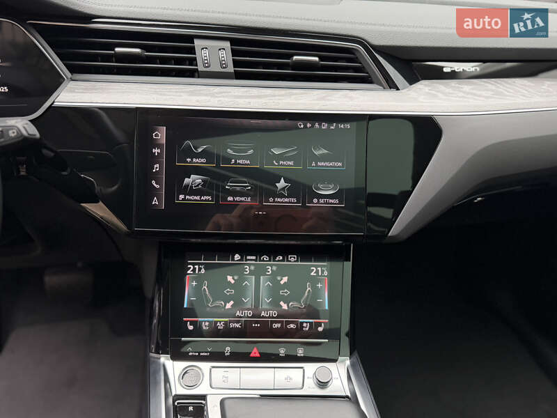 Внедорожник / Кроссовер Audi Q8 e-tron 2023 в Киеве