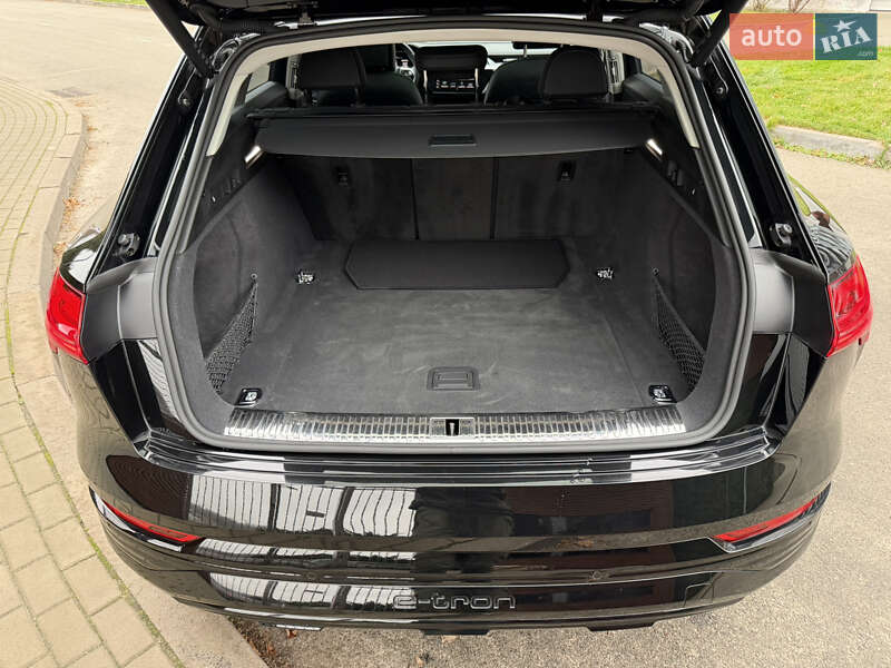 Внедорожник / Кроссовер Audi Q8 e-tron 2023 в Киеве