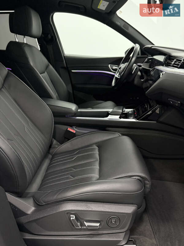 Позашляховик / Кросовер Audi Q8 e-tron 2023 в Одесі