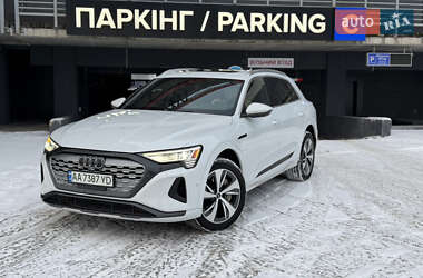 Позашляховик / Кросовер Audi Q8 e-tron 2023 в Києві