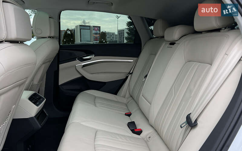 Внедорожник / Кроссовер Audi Q8 e-tron 2024 в Львове