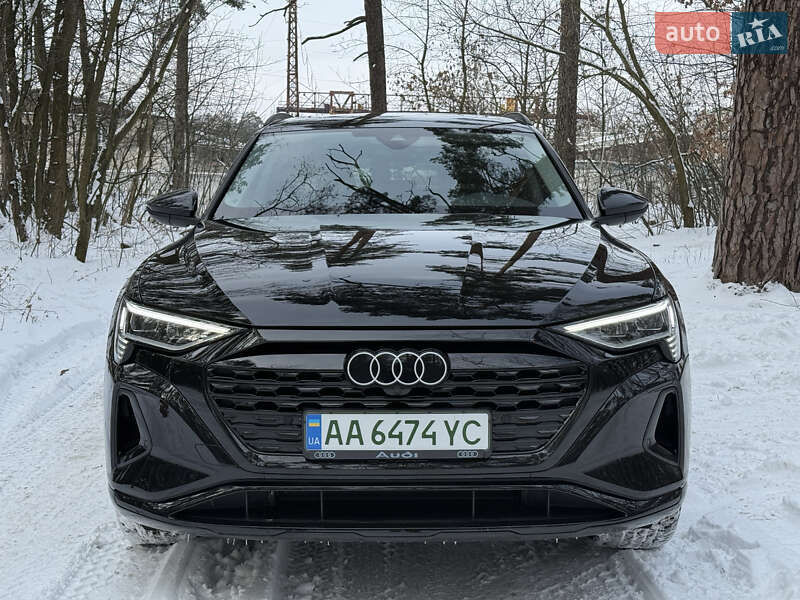 Позашляховик / Кросовер Audi Q8 e-tron 2023 в Києві