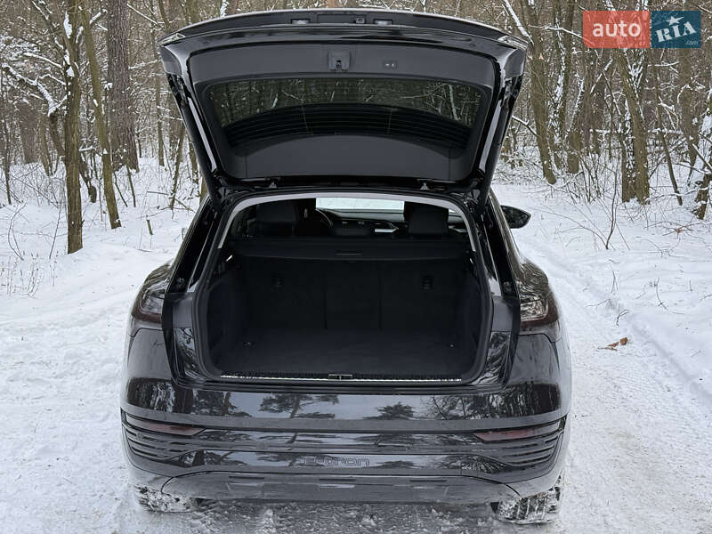 Позашляховик / Кросовер Audi Q8 e-tron 2023 в Києві