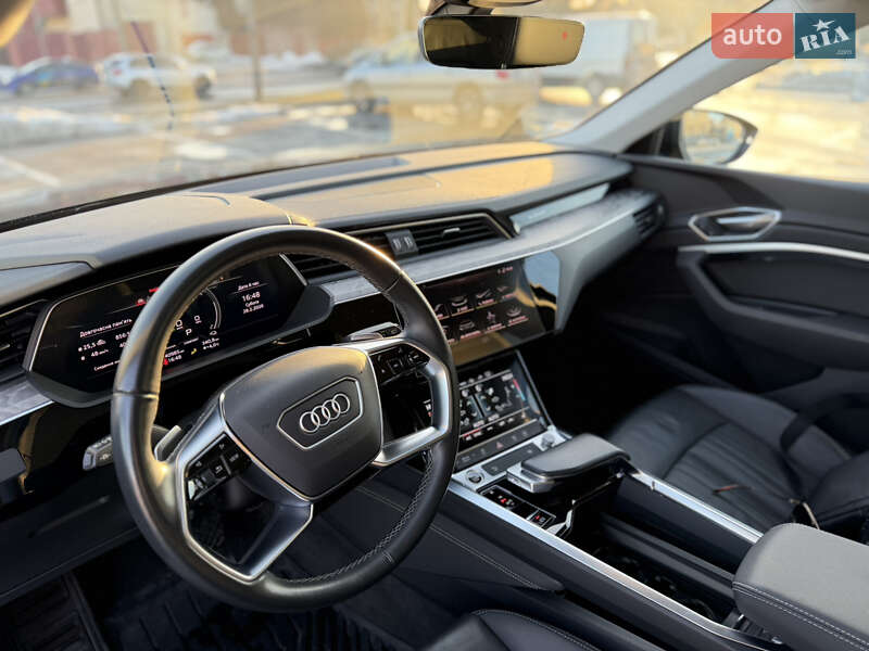 Внедорожник / Кроссовер Audi Q8 e-tron 2023 в Киеве