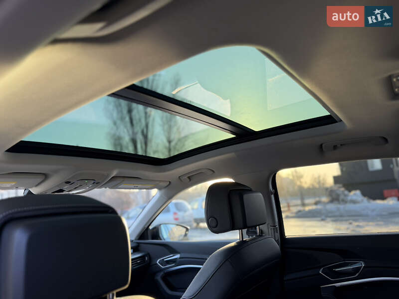 Внедорожник / Кроссовер Audi Q8 e-tron 2023 в Киеве