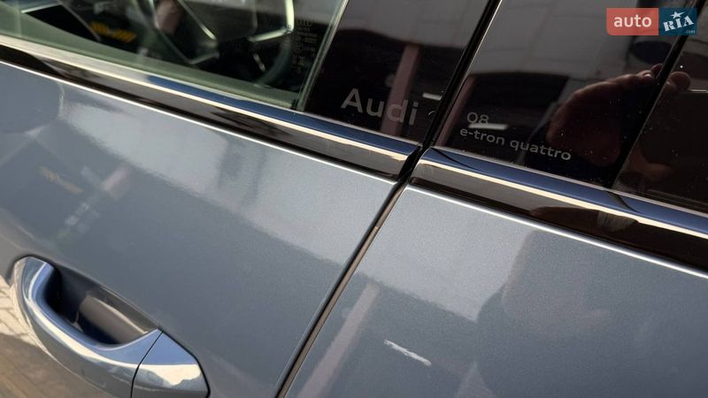 Позашляховик / Кросовер Audi Q8 e-tron 2023 в Києві