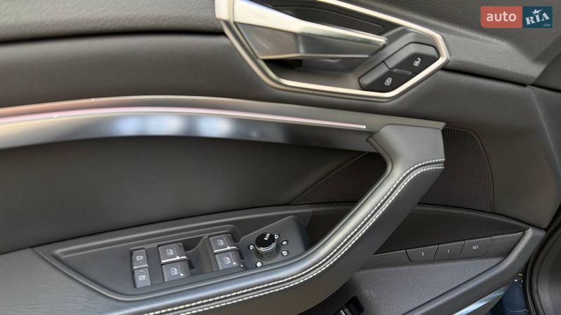 Позашляховик / Кросовер Audi Q8 e-tron 2023 в Києві