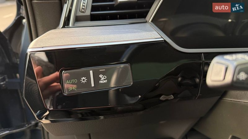 Позашляховик / Кросовер Audi Q8 e-tron 2023 в Києві