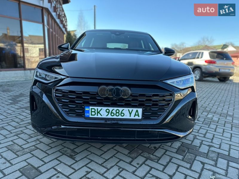 Позашляховик / Кросовер Audi Q8 e-tron 2024 в Рівному