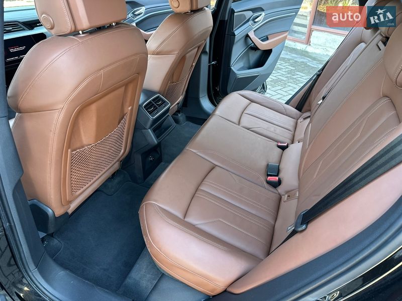 Позашляховик / Кросовер Audi Q8 e-tron 2024 в Рівному