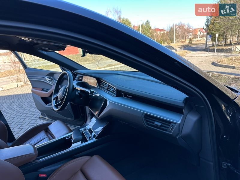 Позашляховик / Кросовер Audi Q8 e-tron 2024 в Рівному