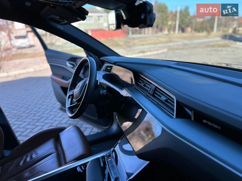 Позашляховик / Кросовер Audi Q8 e-tron 2024 в Рівному