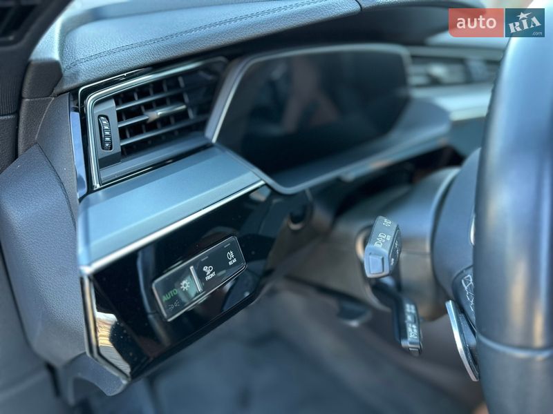 Позашляховик / Кросовер Audi Q8 e-tron 2024 в Рівному