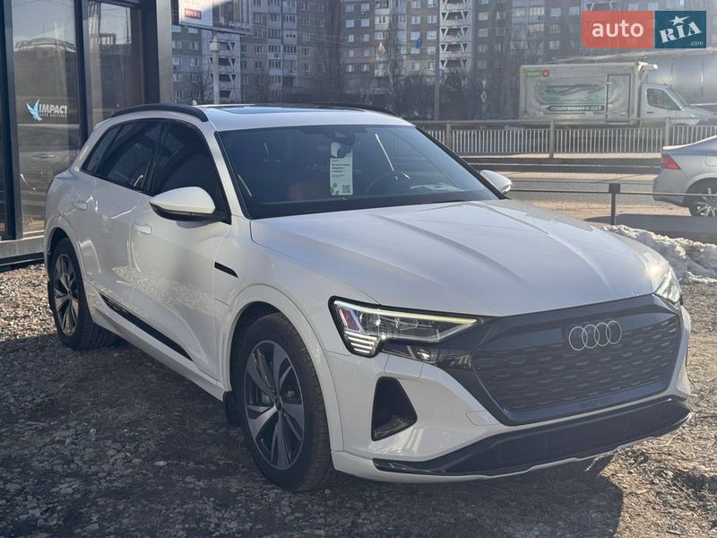 Внедорожник / Кроссовер Audi Q8 e-tron 2023 в Киеве