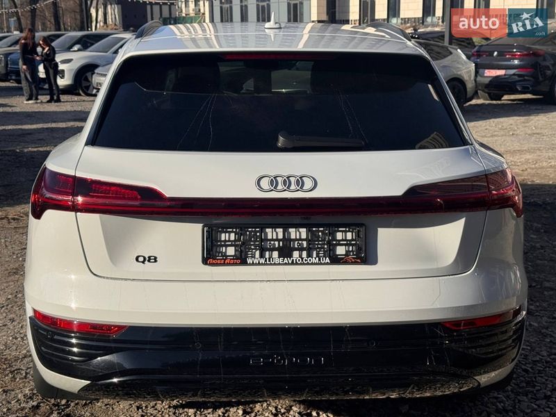 Внедорожник / Кроссовер Audi Q8 e-tron 2023 в Киеве