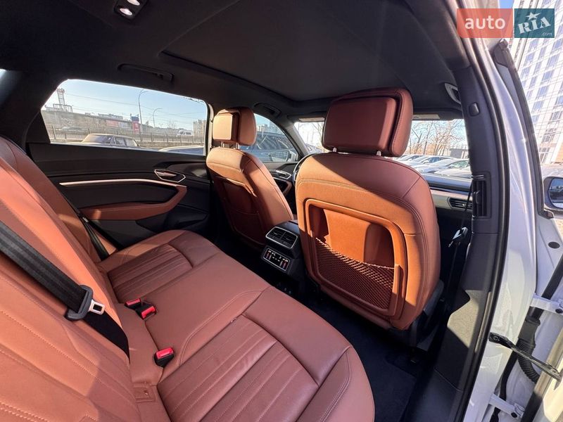 Внедорожник / Кроссовер Audi Q8 e-tron 2023 в Киеве