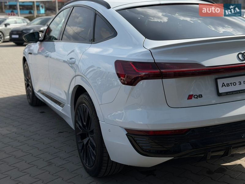 Внедорожник / Кроссовер Audi Q8 e-tron 2023 в Хмельницком