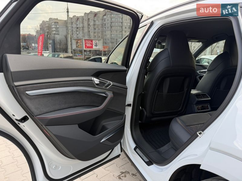 Внедорожник / Кроссовер Audi Q8 e-tron 2023 в Хмельницком