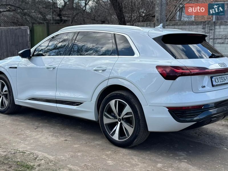 Внедорожник / Кроссовер Audi Q8 e-tron 2023 в Харькове