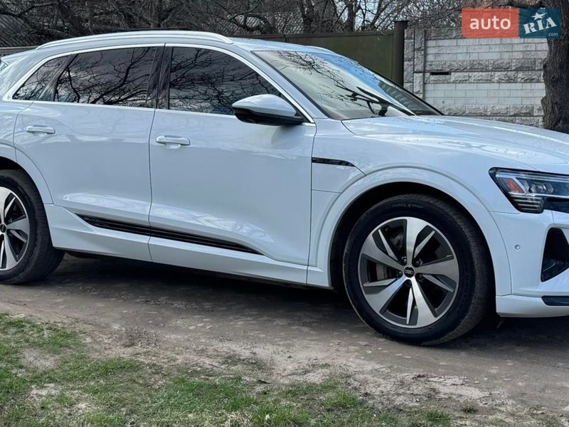 Внедорожник / Кроссовер Audi Q8 e-tron 2023 в Харькове