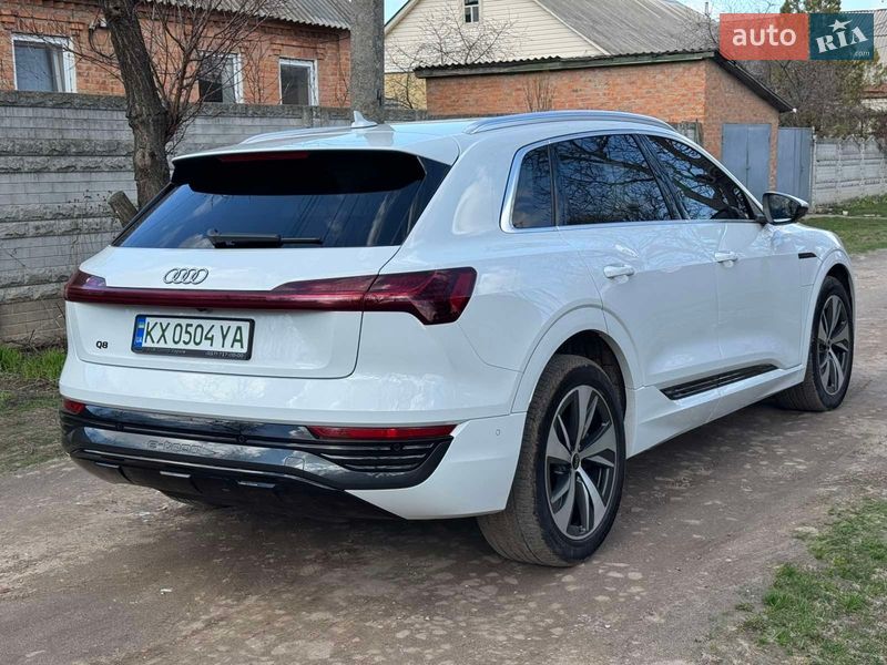 Внедорожник / Кроссовер Audi Q8 e-tron 2023 в Харькове