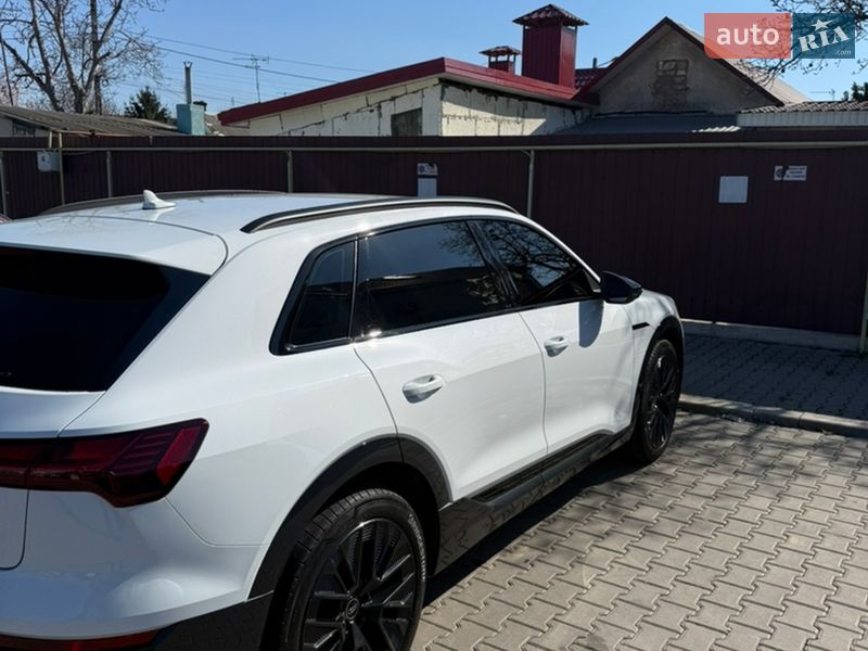 Внедорожник / Кроссовер Audi Q8 e-tron 2023 в Одессе