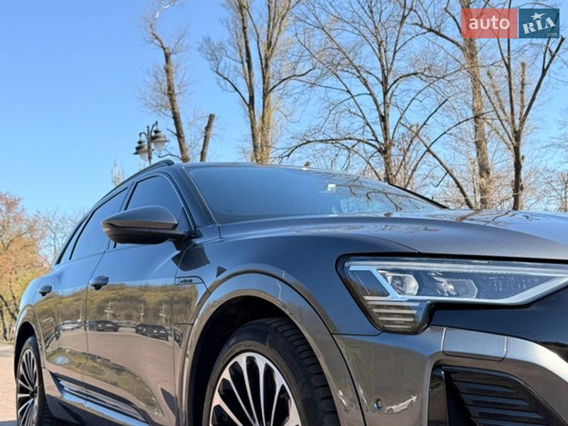 Внедорожник / Кроссовер Audi Q8 e-tron 2024 в Киеве