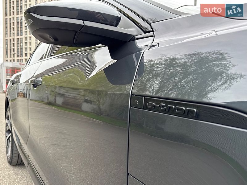 Внедорожник / Кроссовер Audi Q8 e-tron 2024 в Киеве
