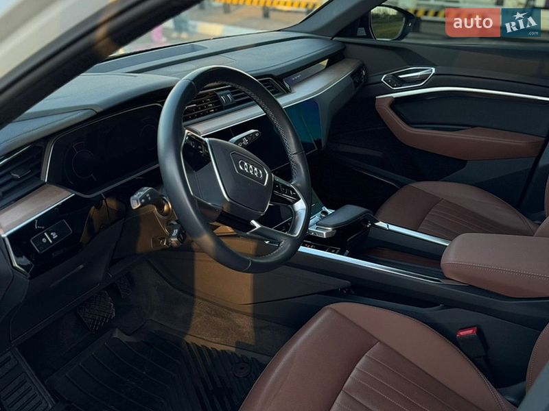 Внедорожник / Кроссовер Audi Q8 e-tron 2023 в Львове