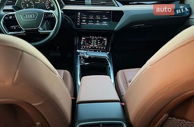 Внедорожник / Кроссовер Audi Q8 e-tron 2023 в Львове