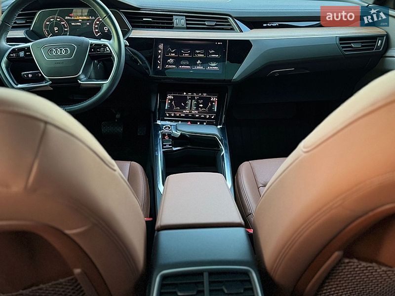 Внедорожник / Кроссовер Audi Q8 e-tron 2023 в Львове