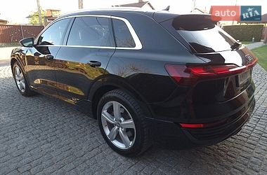 Позашляховик / Кросовер Audi Q8 e-tron 2023 в Києві
