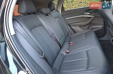 Позашляховик / Кросовер Audi Q8 e-tron 2023 в Києві