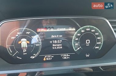 Позашляховик / Кросовер Audi Q8 e-tron 2023 в Києві