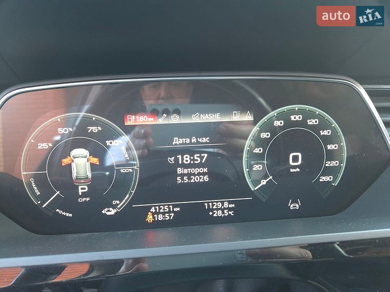 Позашляховик / Кросовер Audi Q8 e-tron 2023 в Києві