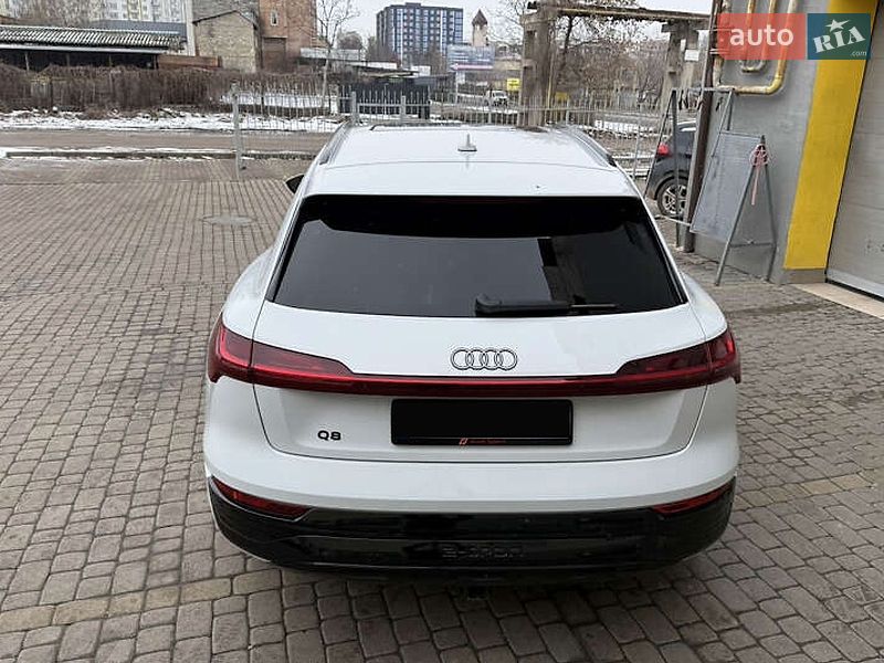 Внедорожник / Кроссовер Audi Q8 e-tron 2023 в Ужгороде