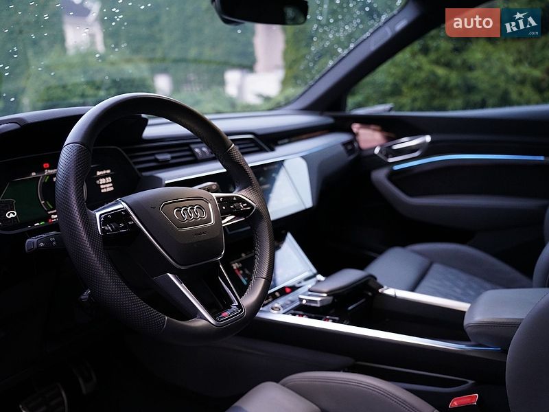 Внедорожник / Кроссовер Audi Q8 e-tron 2023 в Киеве
