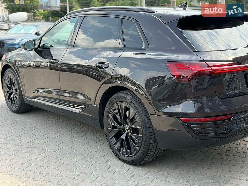 Audi Q8 e-tron, photos from the listing