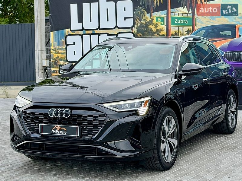 Позашляховик / Кросовер Audi Q8 e-tron 2023 в Львові