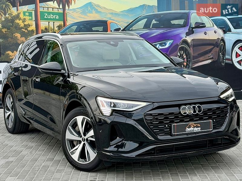 Позашляховик / Кросовер Audi Q8 e-tron 2023 в Львові