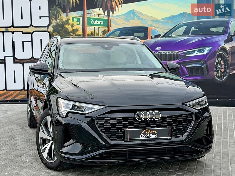 Позашляховик / Кросовер Audi Q8 e-tron 2023 в Львові